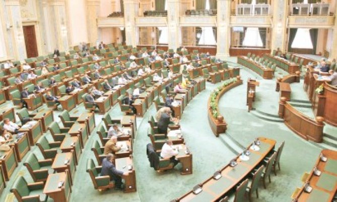 Senatorii Secăşeanu şi Măgureanu au trecut în opoziţie